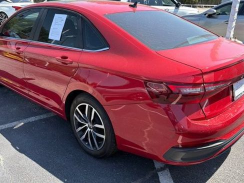 Used 2025 Volkswagen Jetta SE FWD image 3