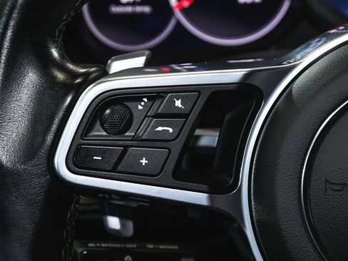 Used 2022 Porsche Cayenne Platinum Edition image 33