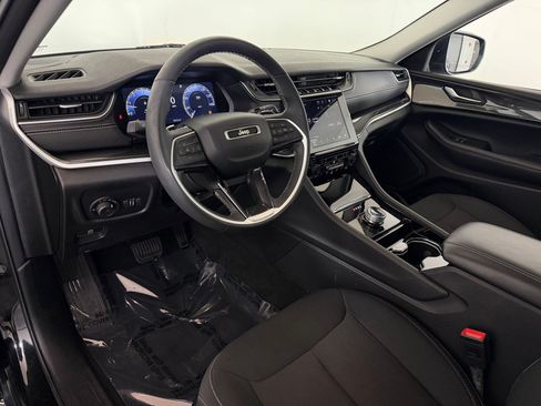 Used 2023 Jeep Grand Cherokee L Laredo w/ Luxury Tech Group I AWD/4WD image 4
