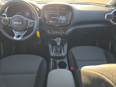 Certified 2022 Kia Soul LX image 16