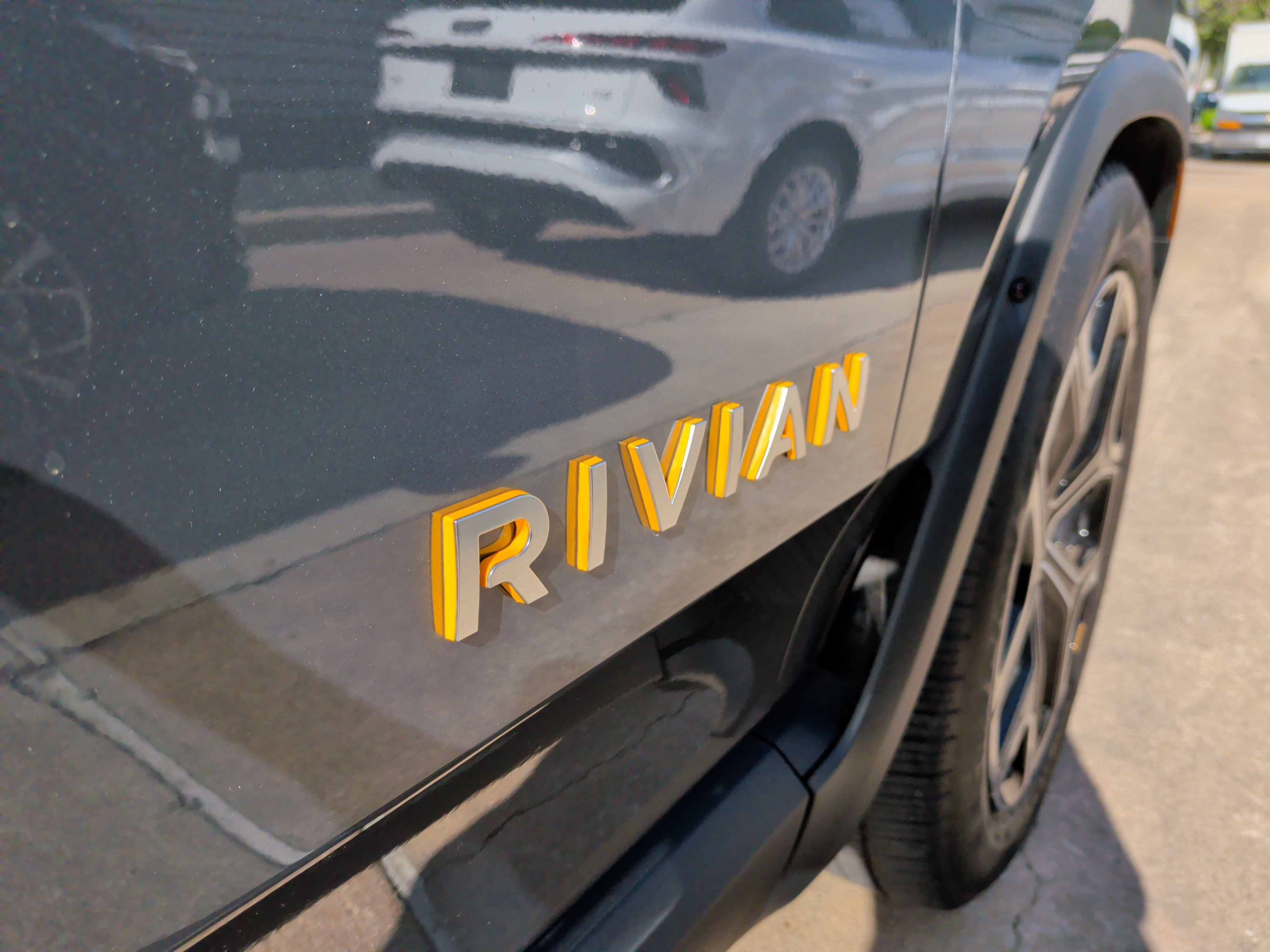 Used 2024 Rivian R1S Adventure Quad AWD/4WD image 39