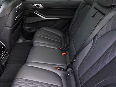 Used 2025 BMW X7 M60i image 38