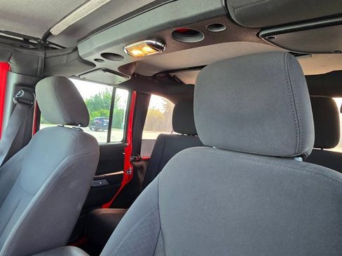 Used 2018 Jeep Wrangler Unlimited Sport S AWD/4WD image 12