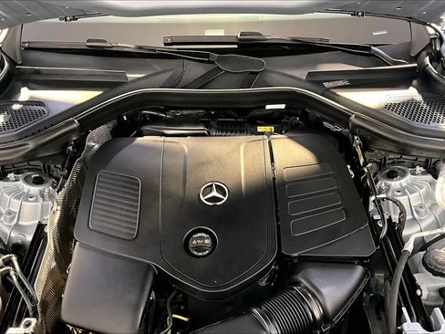 Used 2025 Mercedes-Benz GLC 300 4MATIC image 30