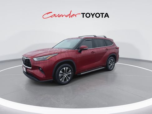 Used 2022 Toyota Highlander XLE image 4