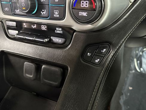 Used 2020 GMC Yukon XL SLT image 17