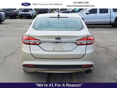 Used 2017 Ford Fusion SE w/ Fusion SE Technology Package image 4