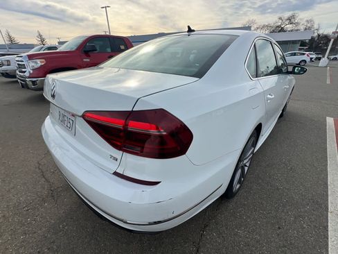 Used 2017 Volkswagen Passat 1.8T R-Line w/ R-Line Lighting Package image 2