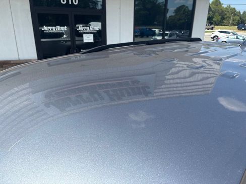 Used 2021 Chevrolet Traverse LT FWD image 12