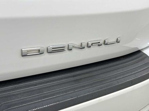 Used 2022 GMC Yukon XL Denali AWD/4WD image 29