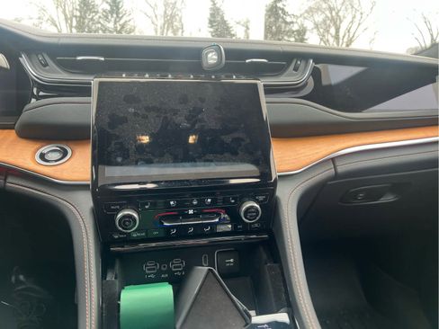 Used 2022 Jeep Grand Cherokee Summit image 5