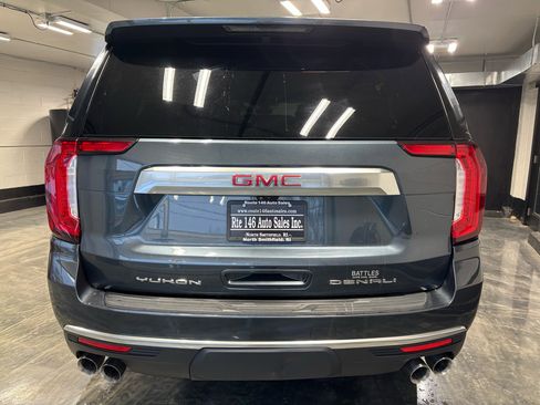 Used 2021 GMC Yukon XL Denali w/ Denali Premium Package image 10
