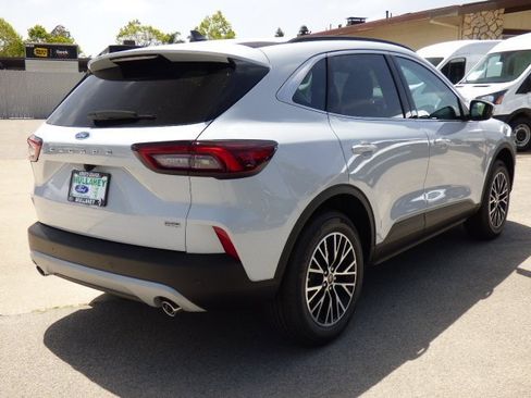 New 2025 Ford Escape SE image 8