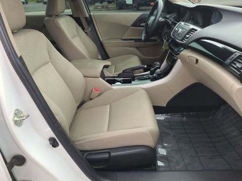 Used 2016 Honda Accord LX image 22