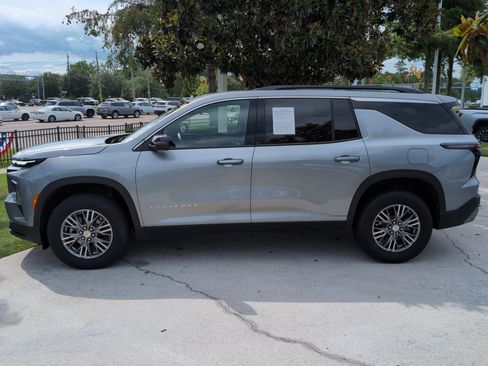 Used 2025 Chevrolet Traverse LT AWD/4WD image 7