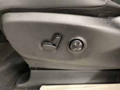 Used 2024 Chrysler Pacifica Touring-L FWD image 14
