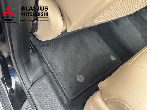 Used 2023 Jeep Grand Cherokee L Limited w/ Black Appearance Package image 35