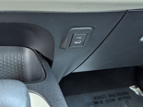 Used 2025 Toyota Corolla LE FWD image 17