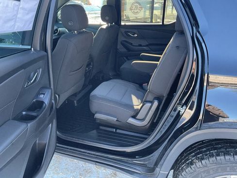 Used 2022 Chevrolet Traverse LT image 39