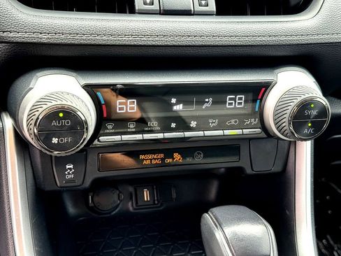 Used 2022 Toyota RAV4 XLE Premium image 22