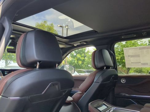 New 2026 Lincoln Navigator L Reserve AWD/4WD image 21