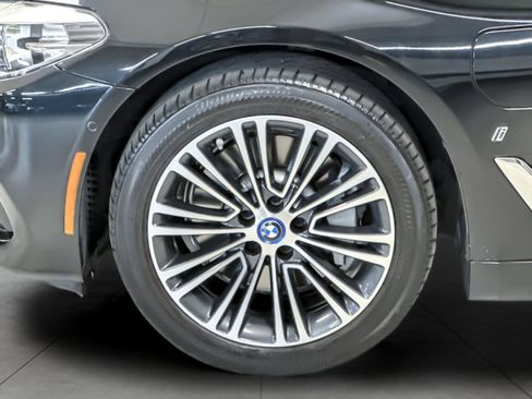 Used 2018 BMW 530e w/ Premium Package 2 image 24