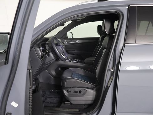 Used 2024 Volkswagen Atlas Cross Sport SEL Premium R-Line AWD/4WD image 33