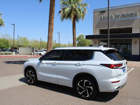 Used 2023 Mitsubishi Outlander SEL FWD image 3