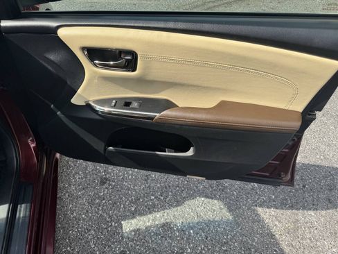 Used 2013 Toyota Avalon XLE Touring FWD image 30