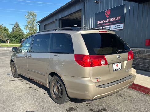 Used 2009 Toyota Sienna LE FWD image 3