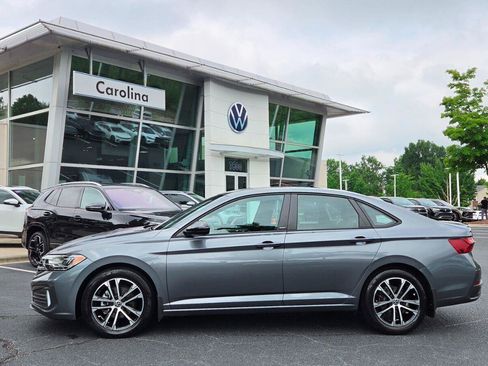 Used 2023 Volkswagen Jetta Sport FWD image 2