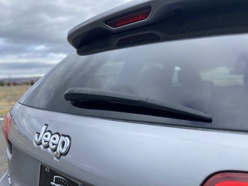 Used 2016 Jeep Grand Cherokee Laredo image 10