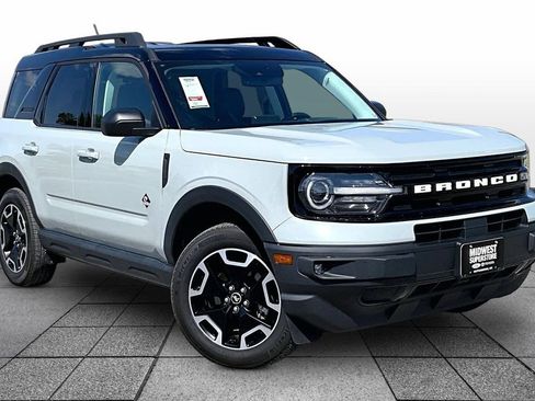 Used 2024 Ford Bronco Sport Outer Banks w/ Tech Package AWD/4WD image 2
