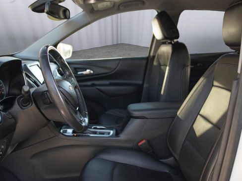 Used 2021 Chevrolet Equinox LT image 2