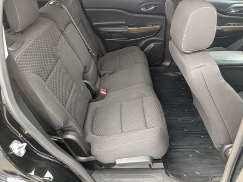 Used 2018 GMC Acadia SLE image 20