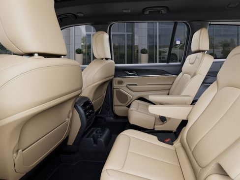 New 2026 Jeep Grand Cherokee L Limited w/ Limited Altitude Package AWD/4WD image 23
