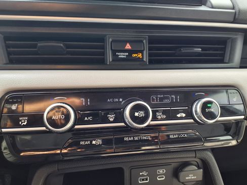 Used 2023 Honda Pilot EX-L image 7