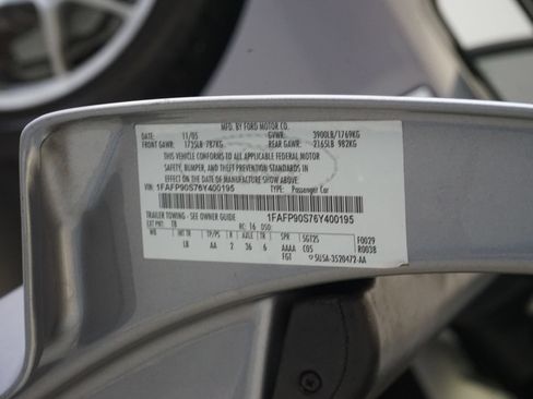 Used 2006 Ford GT RWD image 26