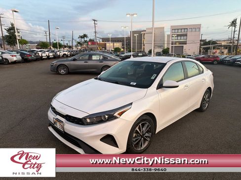 Used 2022 Kia Forte LXS image 1