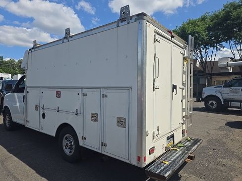 Used 2019 GMC Savana 3500 w/ Power Convenience Package RWD image 4