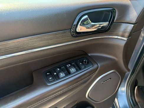Used 2019 Jeep Grand Cherokee Overland AWD/4WD image 22