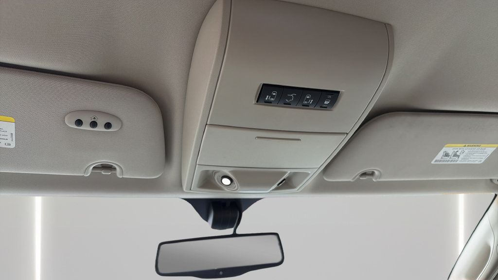 Used 2015 Chrysler Town & Country Touring-L w/ Driver Convenience Group FWD image 18