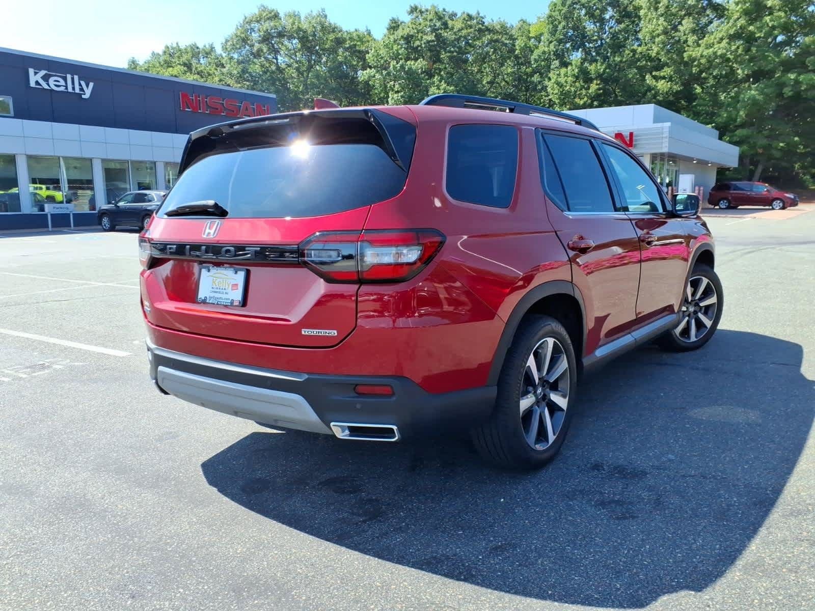 Used 2024 Honda Pilot Touring image 5