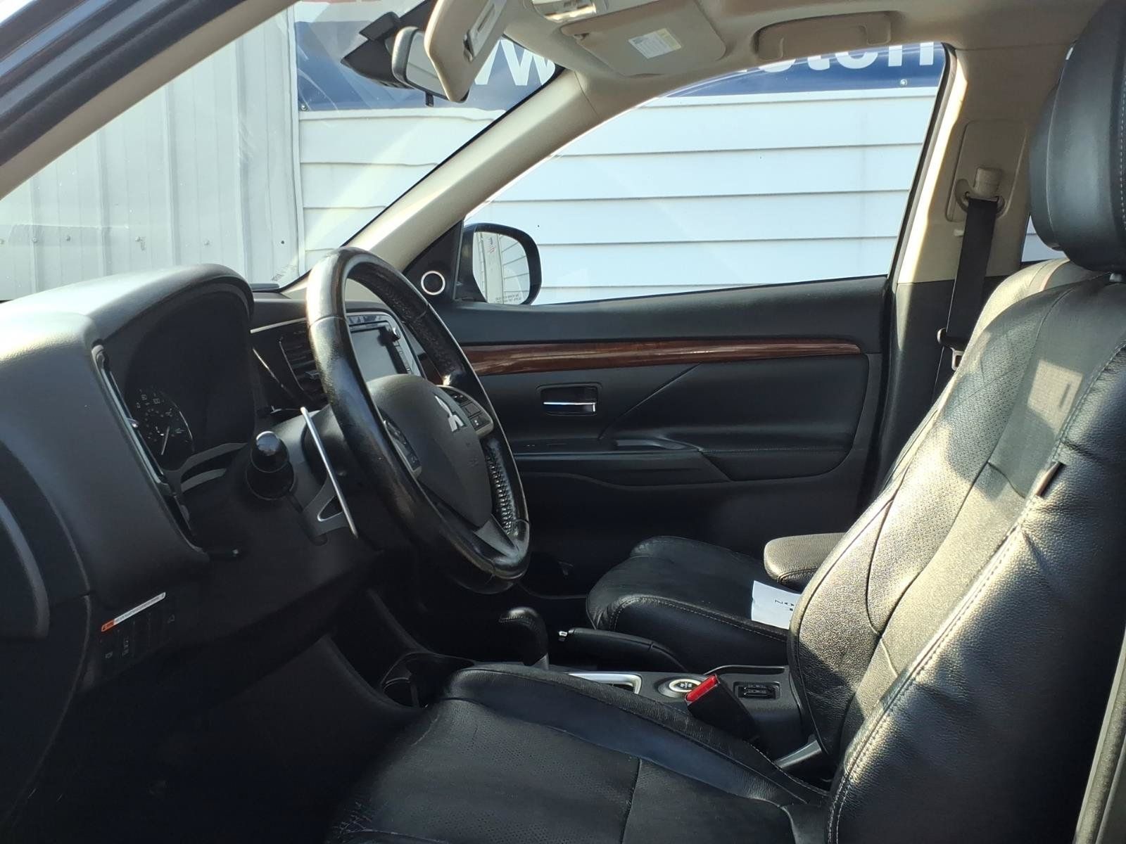 Used 2014 Mitsubishi Outlander GT AWD/4WD image 7
