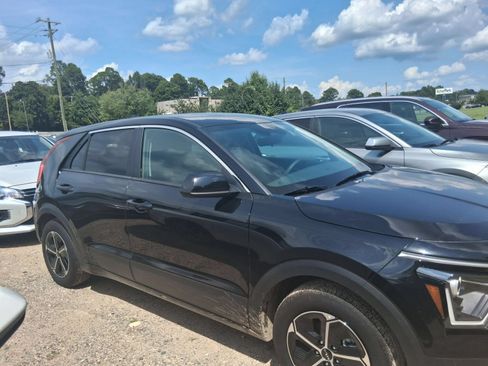 Used 2026 Kia Niro LX FWD image 3