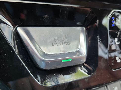 New 2025 GMC Sierra 2500 Denali Ultimate image 8