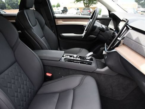 Used 2025 Volvo XC90 B6 Plus AWD/4WD image 27