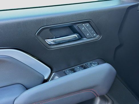 Used 2025 Chevrolet Colorado Z71 w/ Technology Package image 17