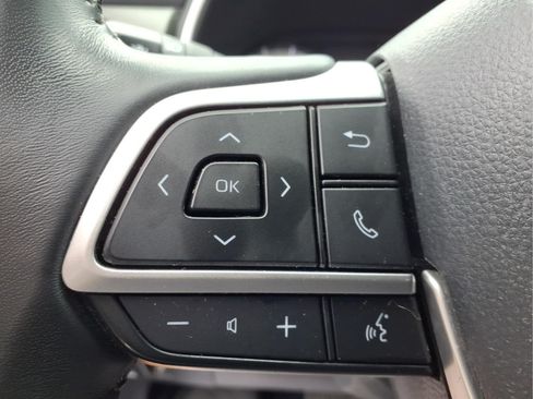 Used 2022 Toyota Highlander XLE AWD/4WD image 18