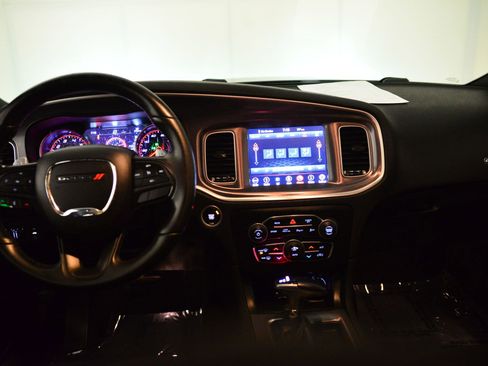 Used 2019 Dodge Charger GT image 3